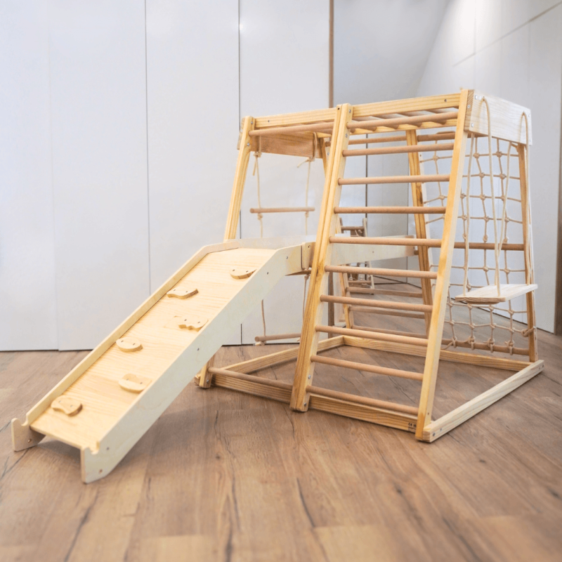 Veliko notranje igralo – otroški igralni center z notranjim plezalom, toboganom in gugalnico, idealno za notranjo igralnico in aktivno igro otrok. Notranja plezala, notranja igrala