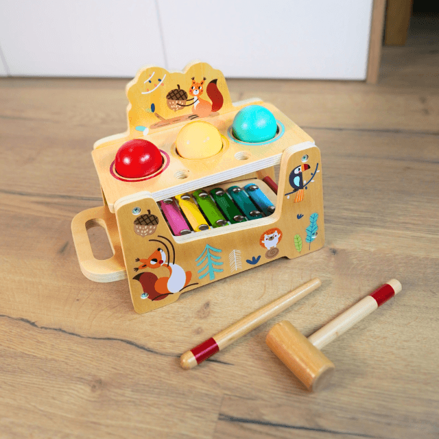 Lesen ksilofon s kladivcem in barvnimi lesenimi žogicami – lesena igrača za otroke od 1 do 2 let, montessori igrača, ki spodbuja razvoj motoričnih in glasbenih spretnosti, idealna kot darilo za otroka.