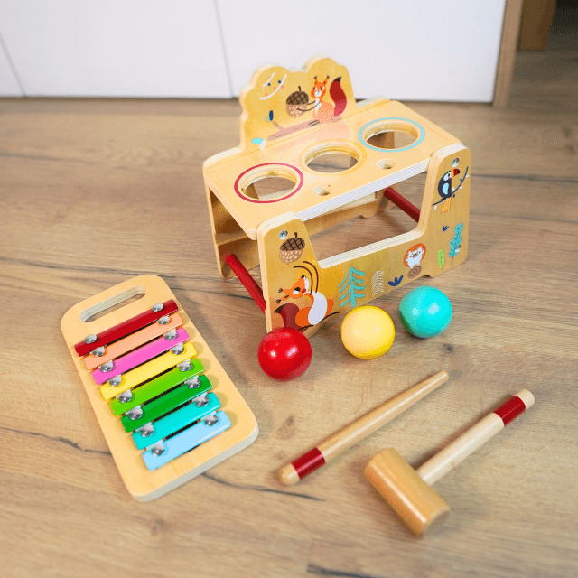 Lesen ksilofon s kladivcem in barvnimi lesenimi žogicami – lesena igrača za otroke od 1 do 2 let, montessori igrača, ki spodbuja razvoj motoričnih in glasbenih spretnosti, idealna kot darilo za otroka.