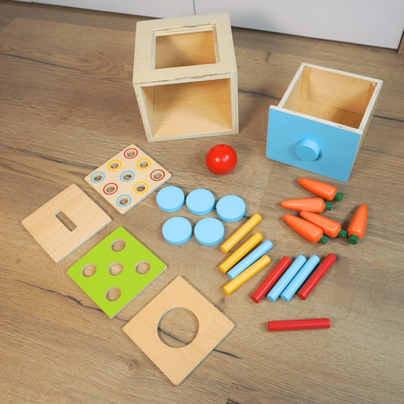 Montessori lesena kocka 4 v 1 – učna in poučna igrača za otroke od 1 leta dalje, lesene igrače za razvoj motorike, logike in koordinacije.