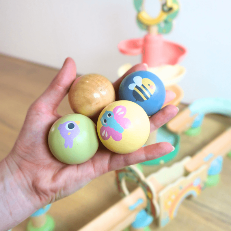 Glasbena steza z lesenimi žogicami – poučna in zabavna montessori igrača za otroke od 1 leta, idealno darilo za razvoj motorike. Darilo 2 leti, darilo za malčka, darilo za otroški rojstni dan, kvalitetne lesene igrače, poučne igrače za otroke