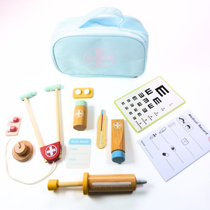 Zdravnik - set lesenih igrač Zdravstvena ambulanta v prenosni torbici